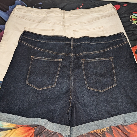 Pair of Denim Shorts 24W - Picture 4 of 11